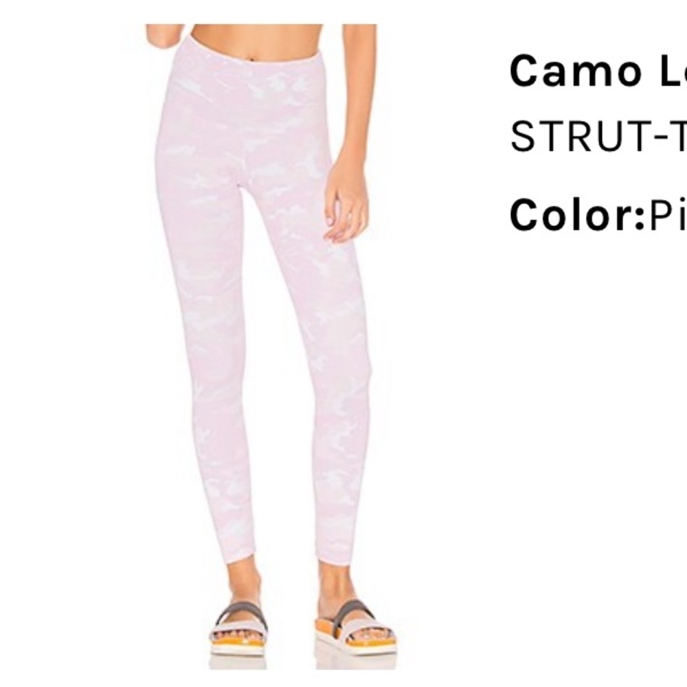 Strut this Pink camo leggings